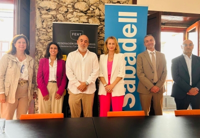 La FEHT y el Banco de Sabadell firman un convenio de colaboración para hacer llegar soluciones financieras a los asociados
